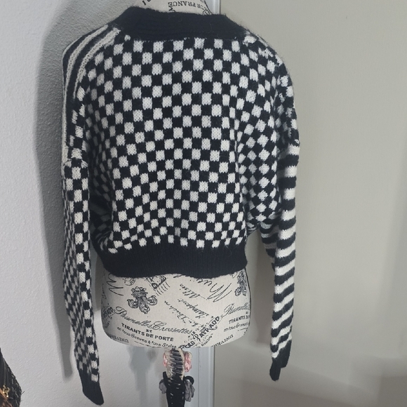HYFVE Black & White Checkered & Stripes Cropped Sweater (EUC)(S)🖤🤍🖤 - Picture 5 of 6